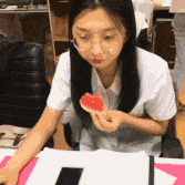 搞笑GIF:既以背影扰芳华,何必转身惊天下! - 360娱乐,你开心就好