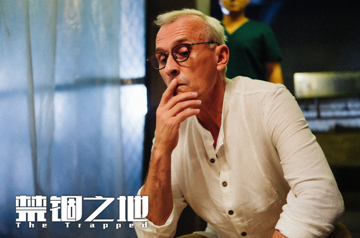 罗伯特克耐普首次触电中国大银幕悬疑烧脑片禁锢之地内地定档8月30日