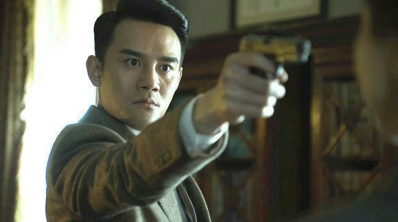 男明星拿枪姿势谁最帅明家三兄弟都上榜了