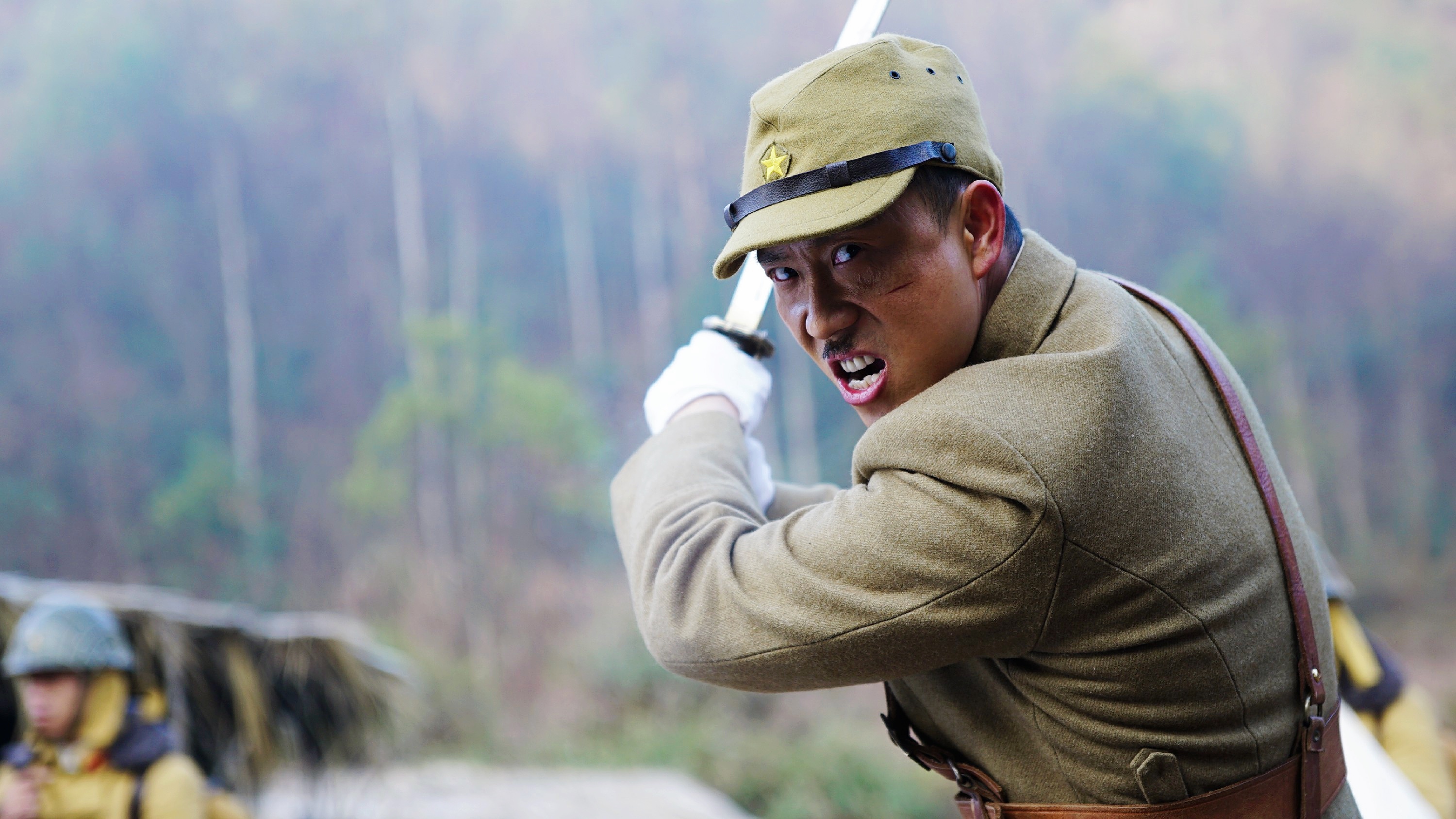 石田修助的身份无疑是让人憎恨,痛斥的,演员闫巍凭借高大的身材和魁梧