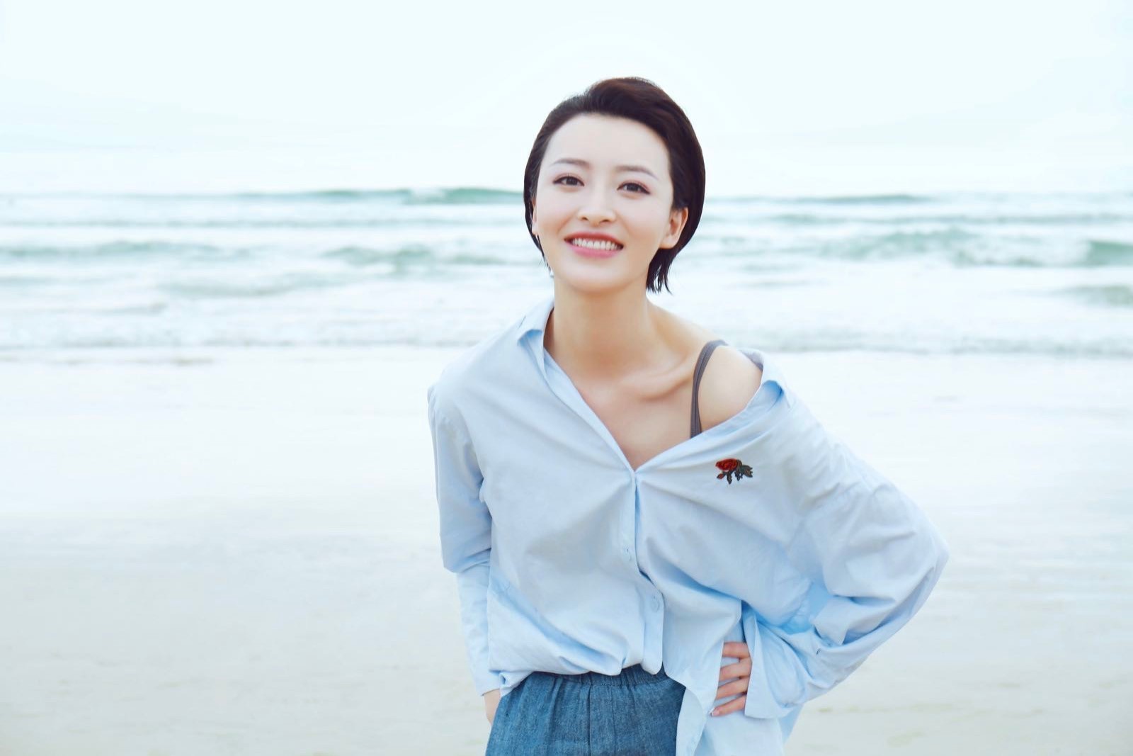 知性美强气场全hold住无压力杨菲洋像我们一样年轻杀青