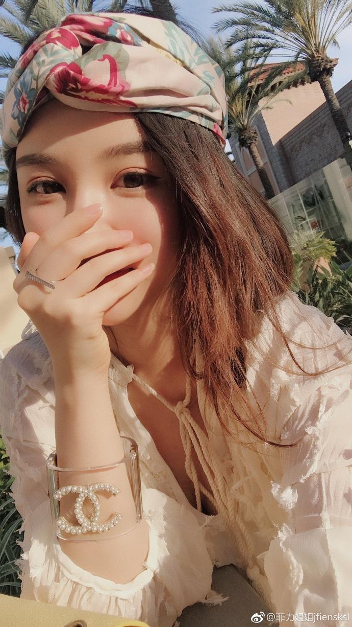 王思聪前女友雪梨穿衣风格越来越大胆,这样的衣服谁敢穿出去呢?