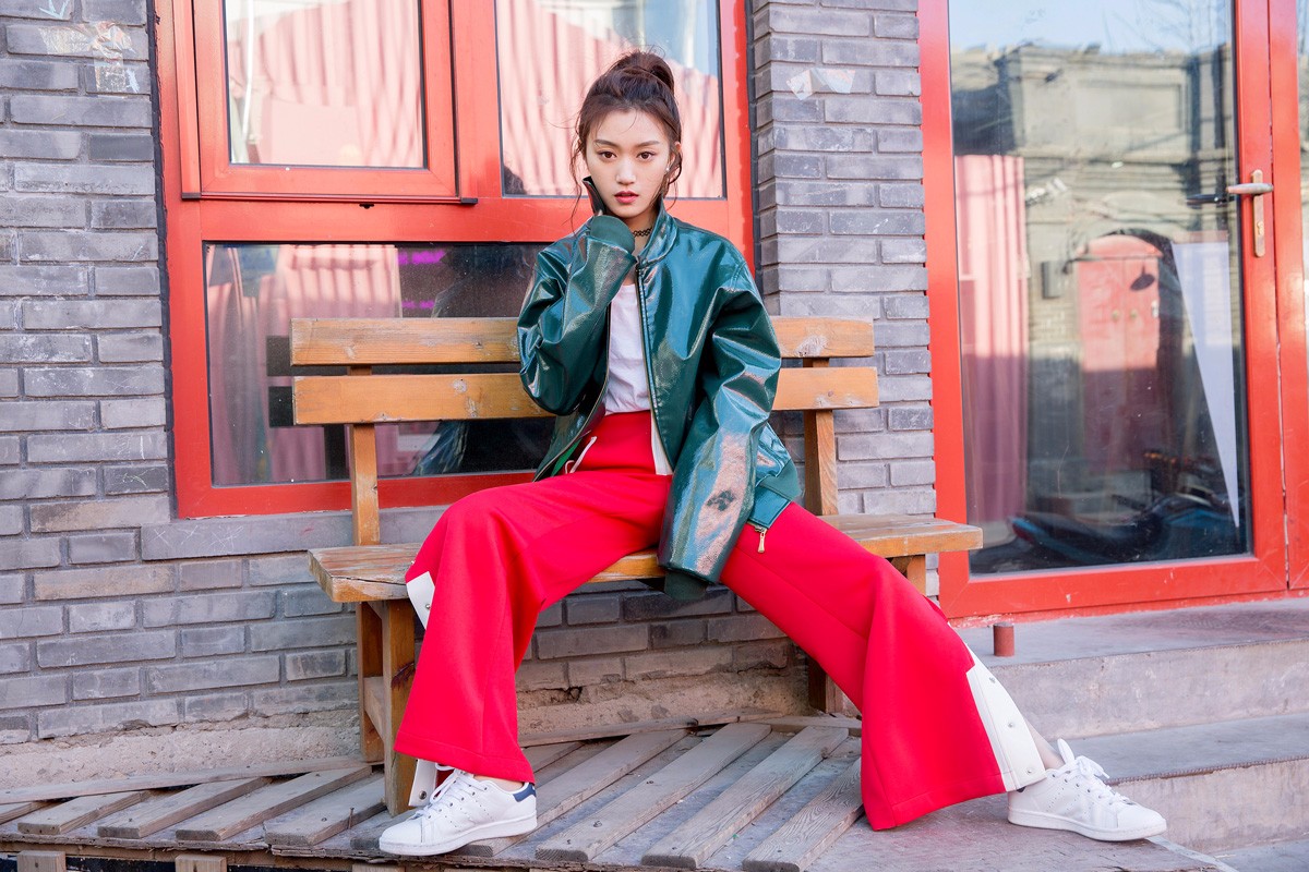 侯佩杉全新时尚大片曝光诠释撞色街头时尚