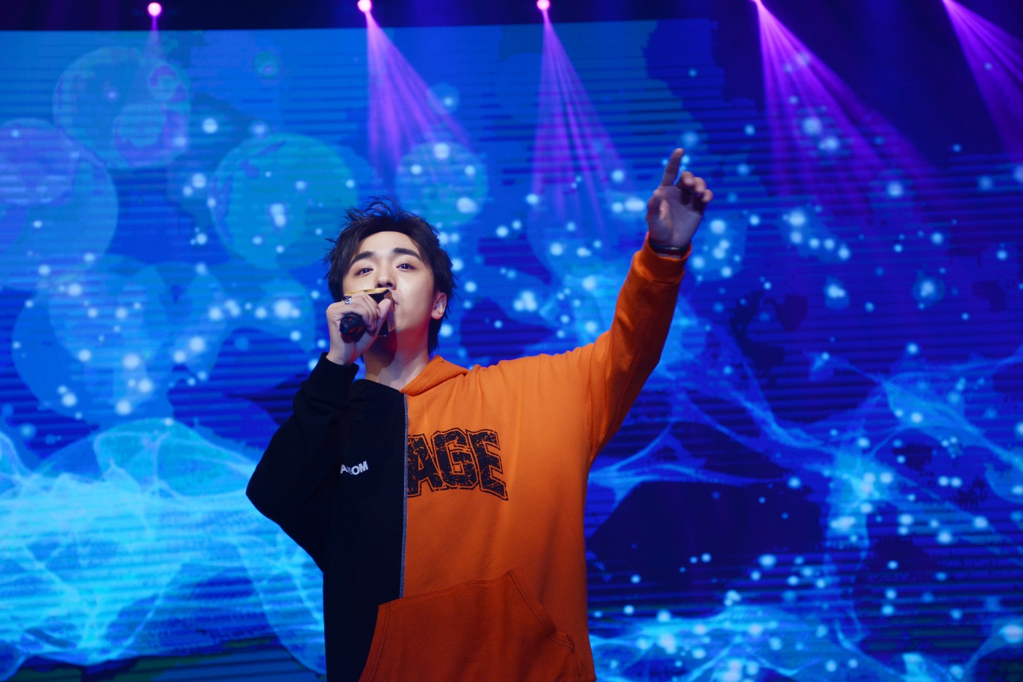 歌手张恒远夏恒助阵小小好声音为后辈树立梦想方向牌