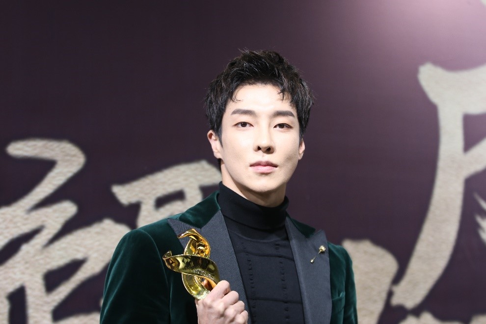 荣获“年度飞跃男演员” 高瀚宇:感谢所有的守护心 -- 眼界,放眼世界