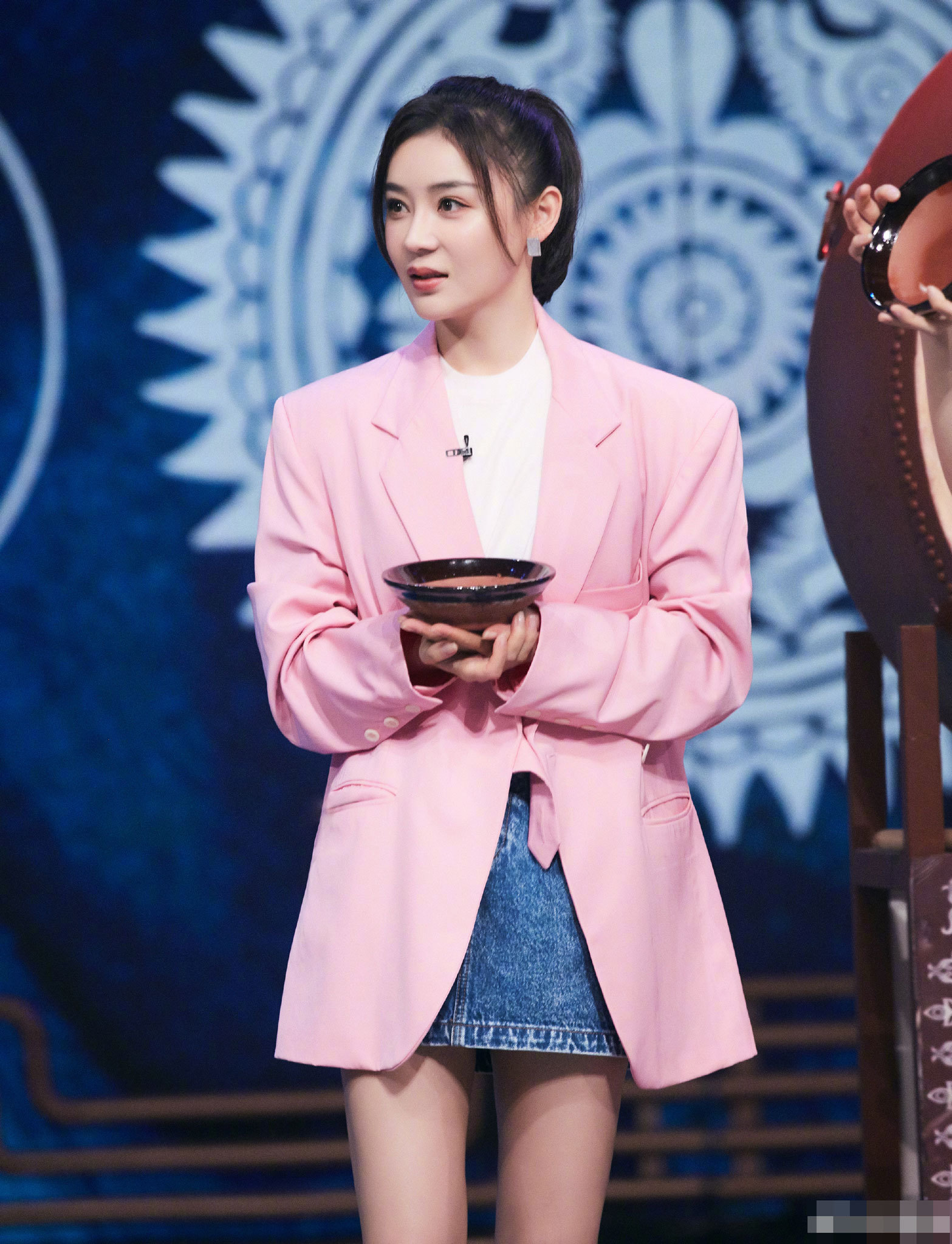 袁姗姗《巧手神探》大跳竹竿舞!"节奏狂魔"卧底首秀超爆笑