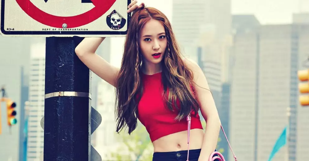 在袁姗姗得"马甲线女王"之前,秀晶就已经有了,韩国那边都叫她"腹肌