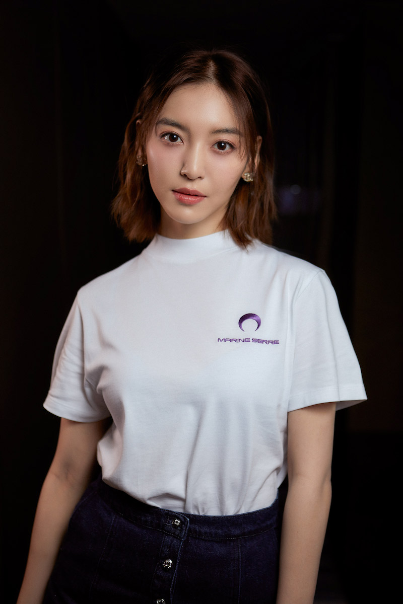 尤靖茹亮相电影我的宠物是大象发布会携手刘青云勇敢追梦