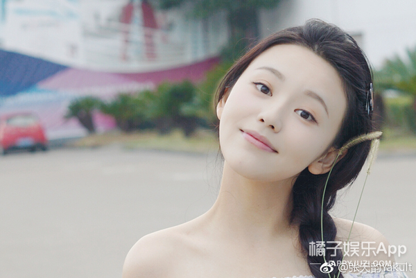 估计是私信问的人太多,张天韵自己还发微博说"别猜了是我!