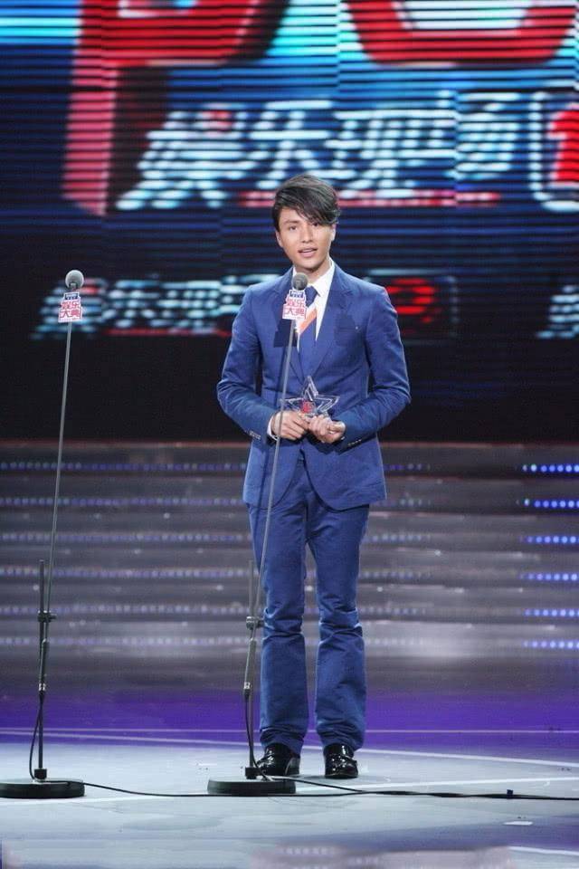 陈坤抢了儿子的女友，儿子表白女同学被拒，理由是要嫁给他爸爸
