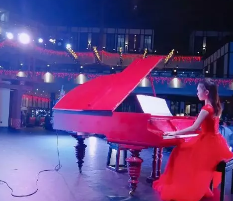 陈子仪 ↓ 近年总有人把她和欧阳娜娜放一起说.