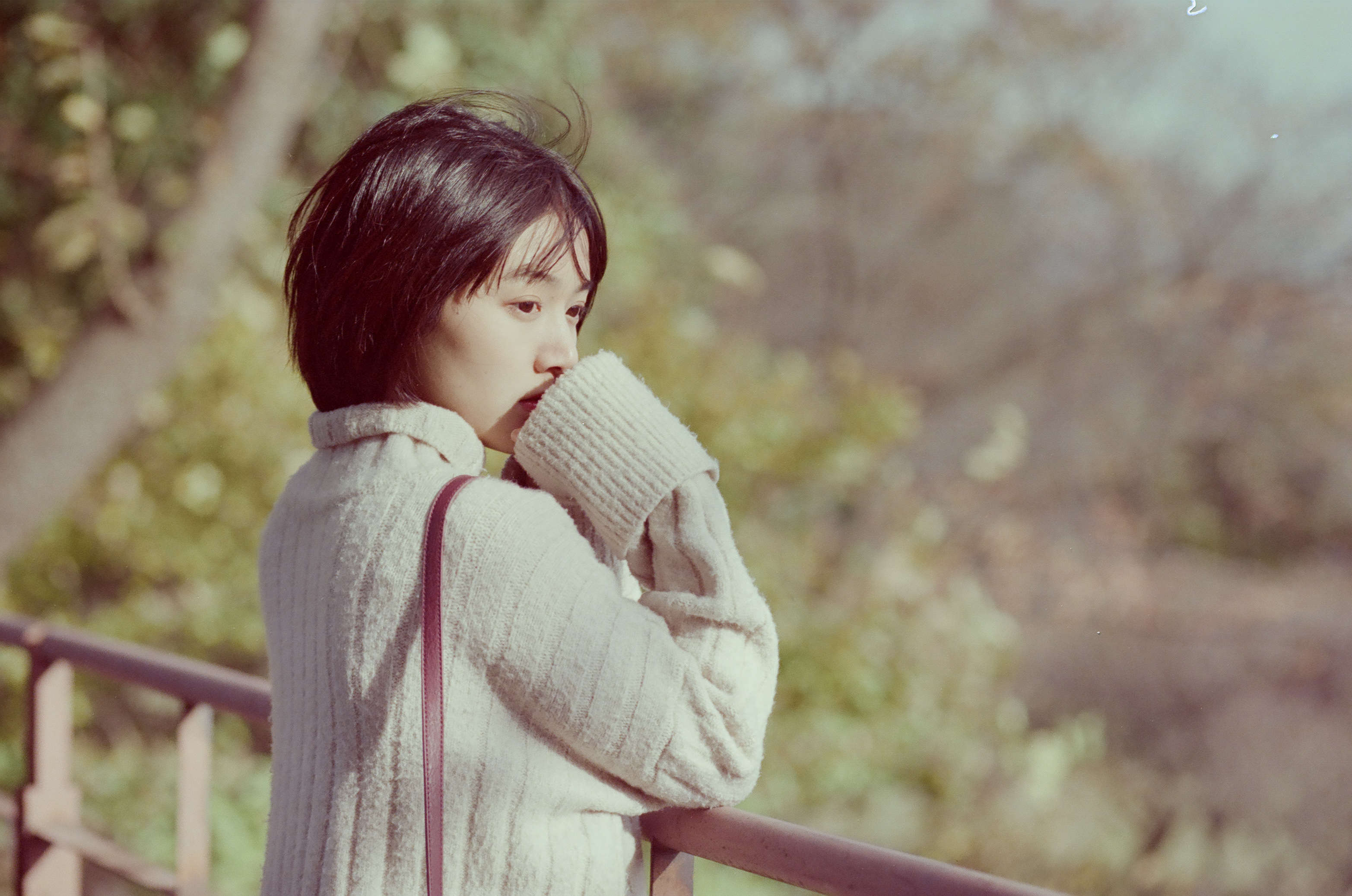 凌美仕深秋写真大片曝光 邂逅灵动元气少女