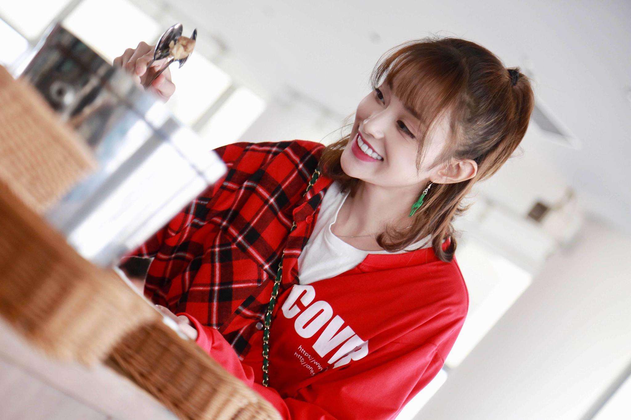 钱贝贝恋情引发网友热议为什么赵宝刚说没她就不拍青春斗