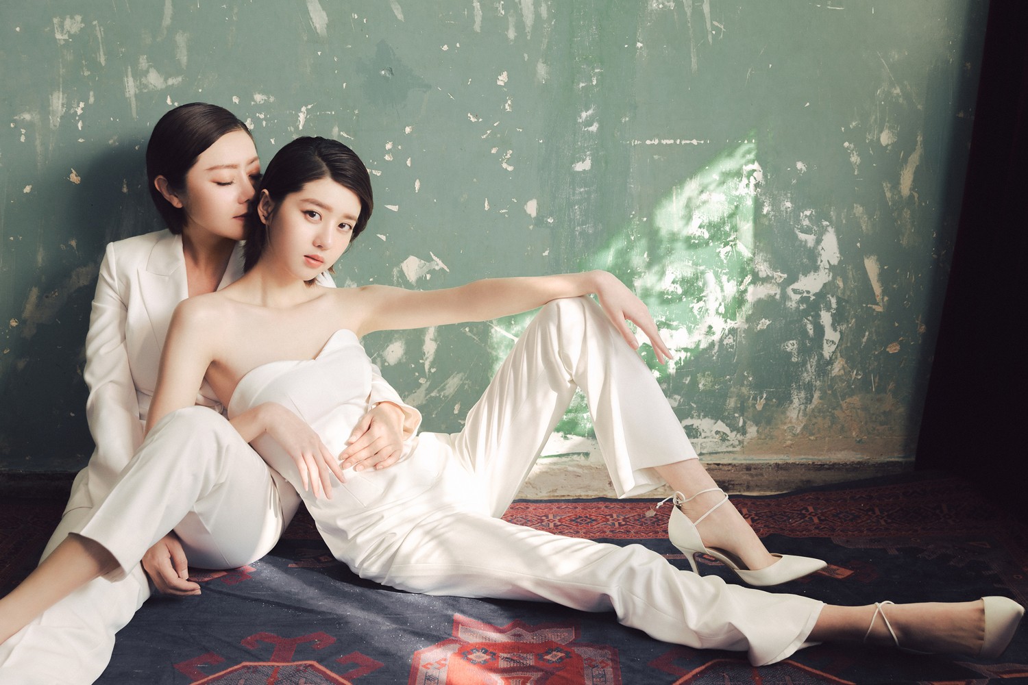 好a一母女李凯馨携高颜值妈妈拍母亲节大片羡飒旁人