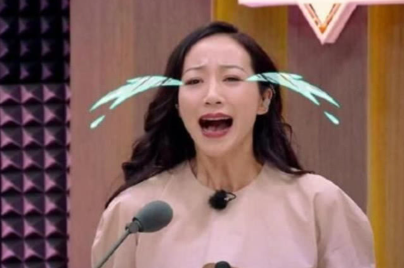 韩雪第一次看到农村厕所，下意识说出一句话，教养是无法装出来的