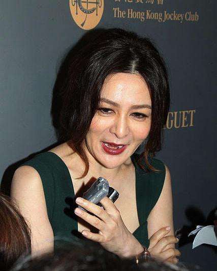 看起来比王祖贤还阴森55岁关之琳现长得歪瓜裂枣丑不堪言