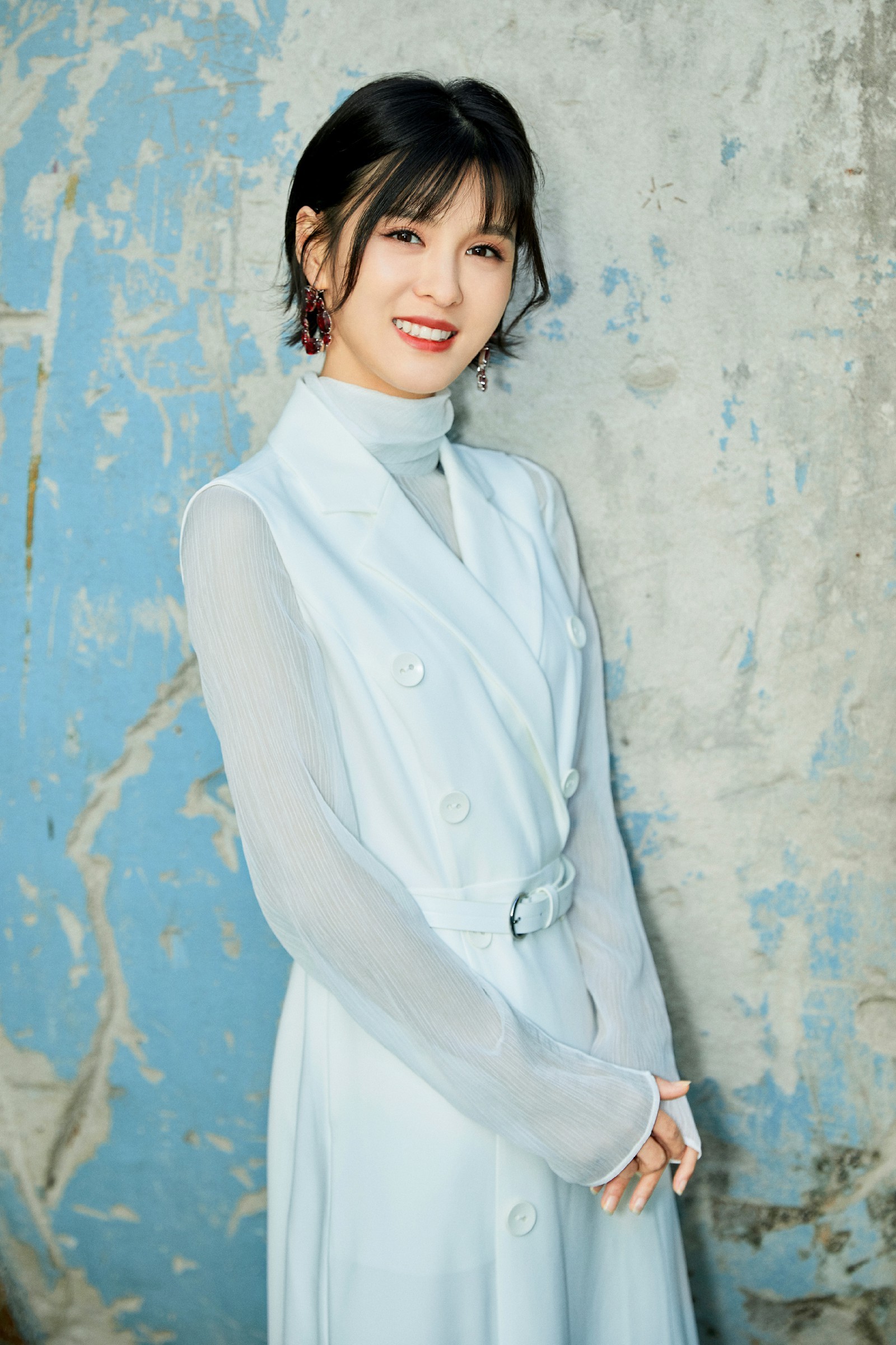 小凤九现身中国国际时装周一袭白衣仙气袅袅