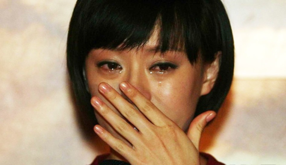 10位女明星汶川地震落泪时刻:韩红和范冰冰一样美