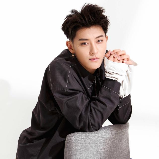 黄子韬发长微博诉苦可他明明是辛苦打拼的娱乐圈超级富二代啊