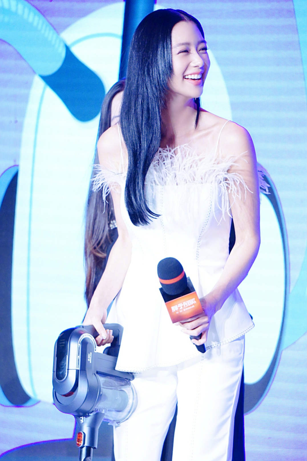 包贝尔克拉拉亮相胖子行动队发布会现场克拉拉感性落泪