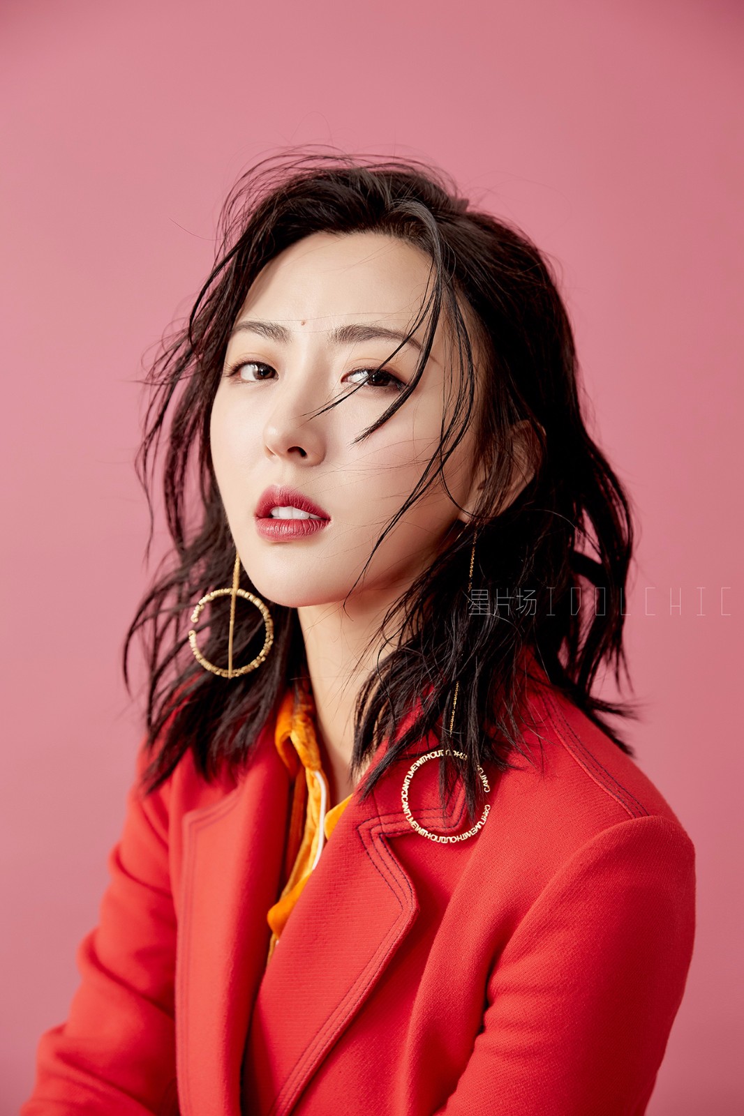 徐小飒干练套装斩男感up柔中带刚气场全开