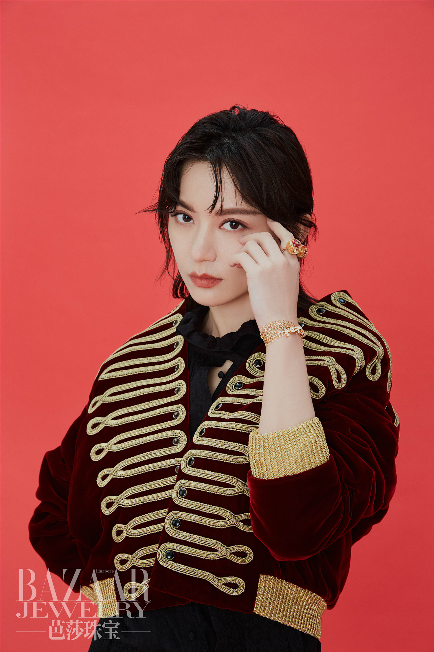 施诗时尚大片释出极致色彩释放迷人魅力