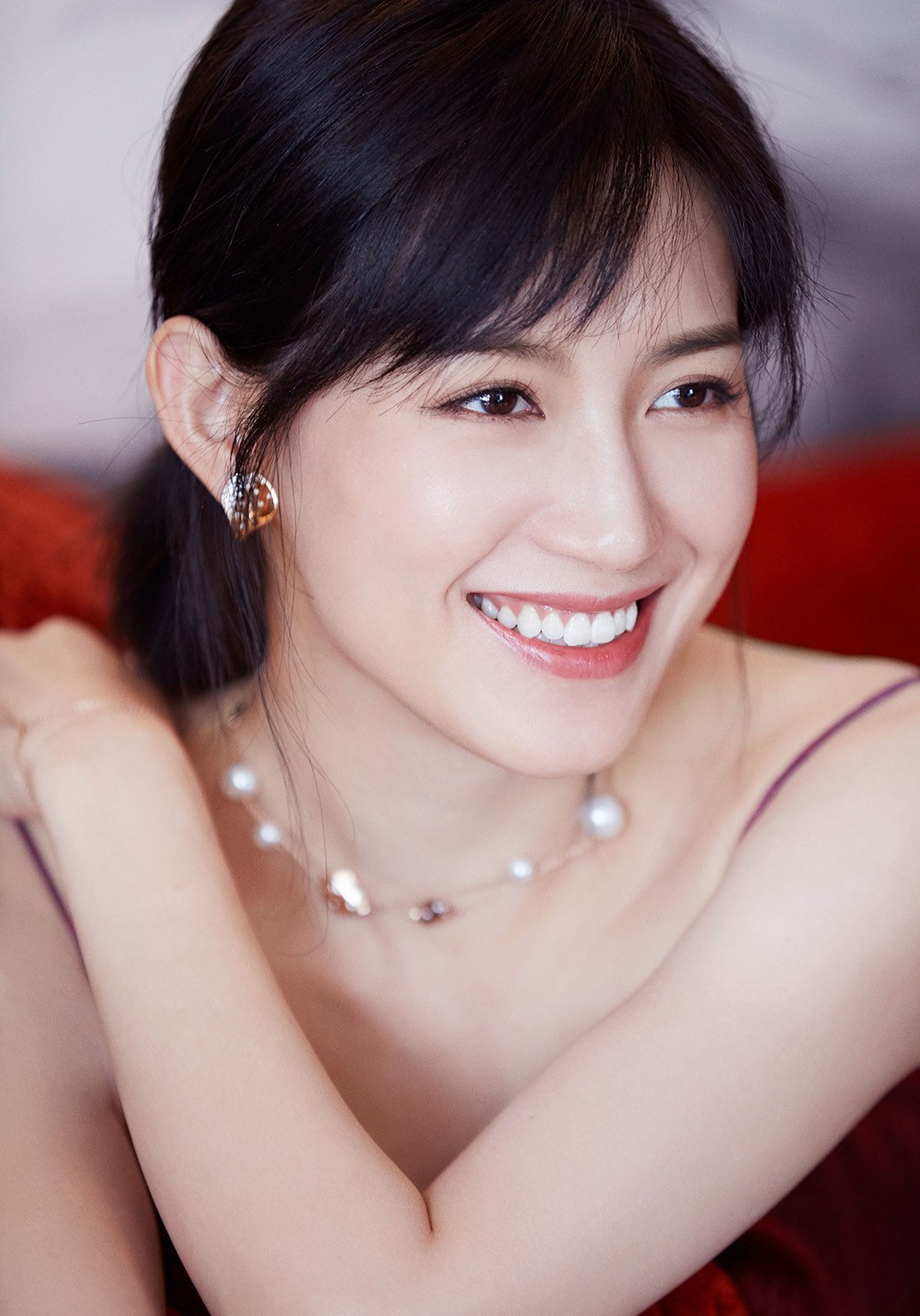 苏青红梨色长裙亮相活动与延禧众主演再聚首