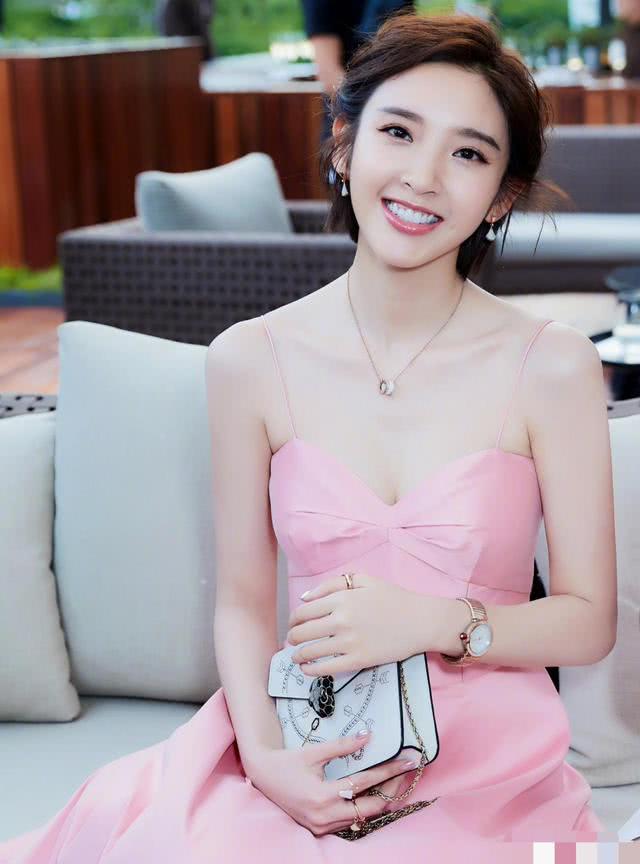 张天爱气场强大虽身高作假但比例好到惊人?而唐嫣的大长腿太亮眼