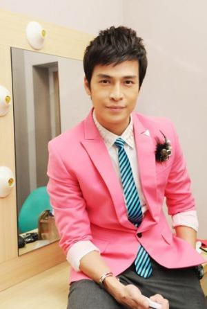 他曾出演微笑pasta最红时吸毒被抓如今改名想转运