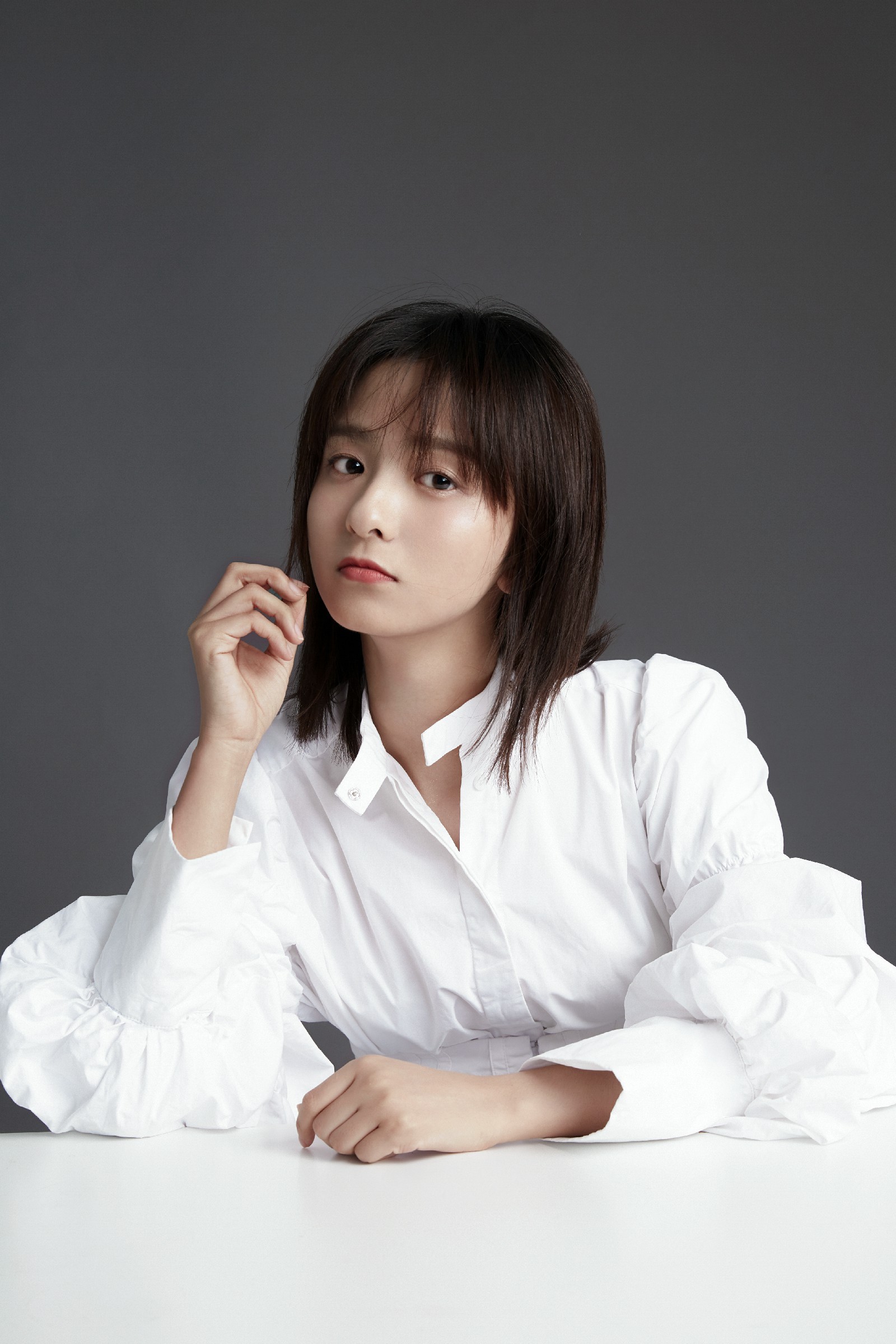 她因《新流星花园》中的勇敢追爱的蒋小优被观众熟知,又以《等等啊我