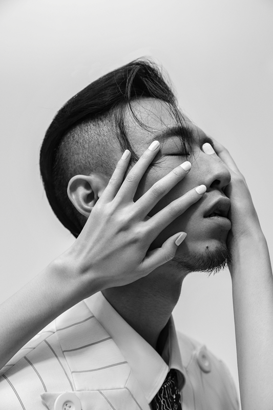 贺仙人写真大片曝光黑白质感演绎摩登风尚