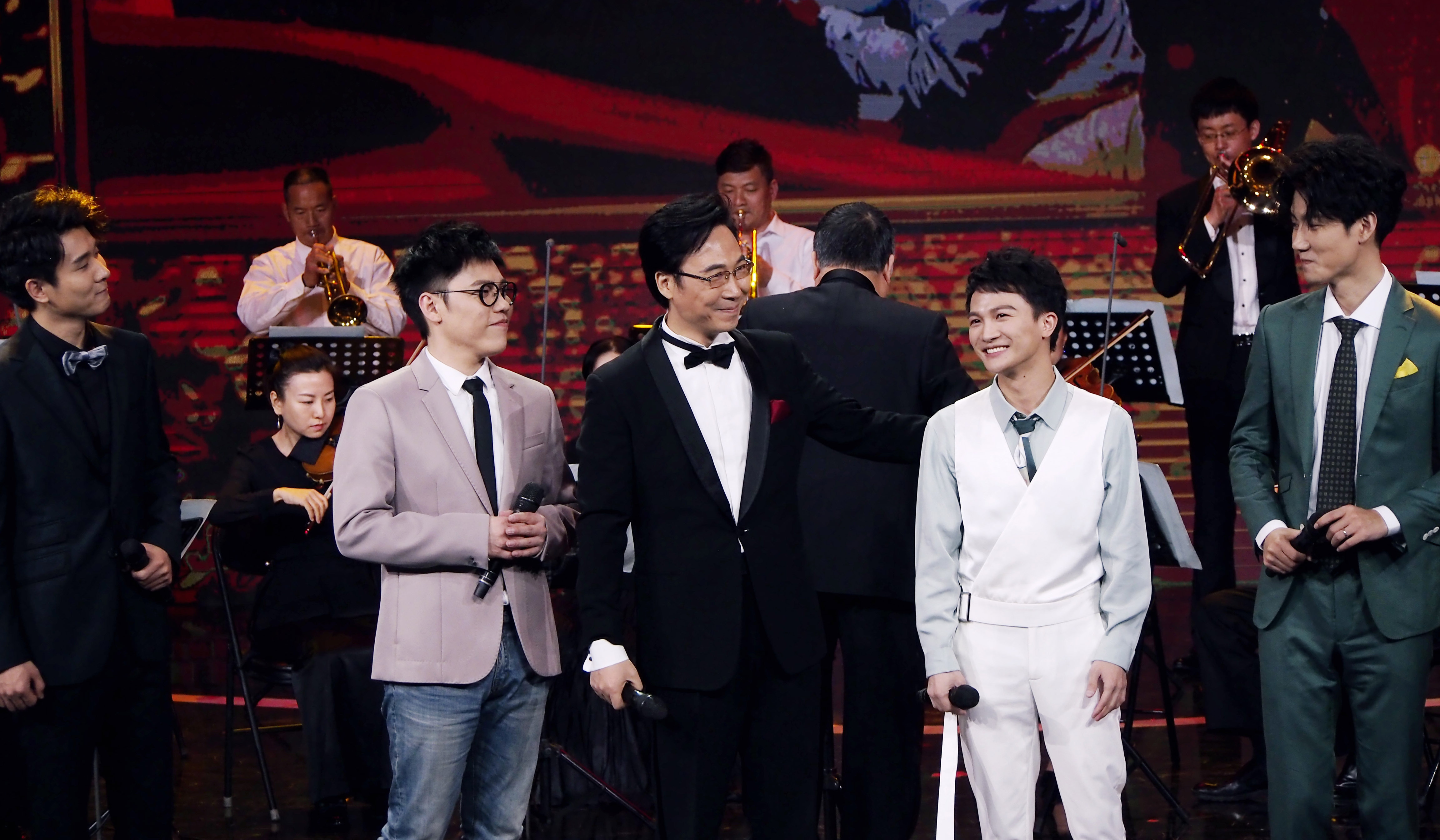 李琦、周深受邀出席雷锋日特别节目 用歌声“志愿中国” - 360娱乐,你开心就好