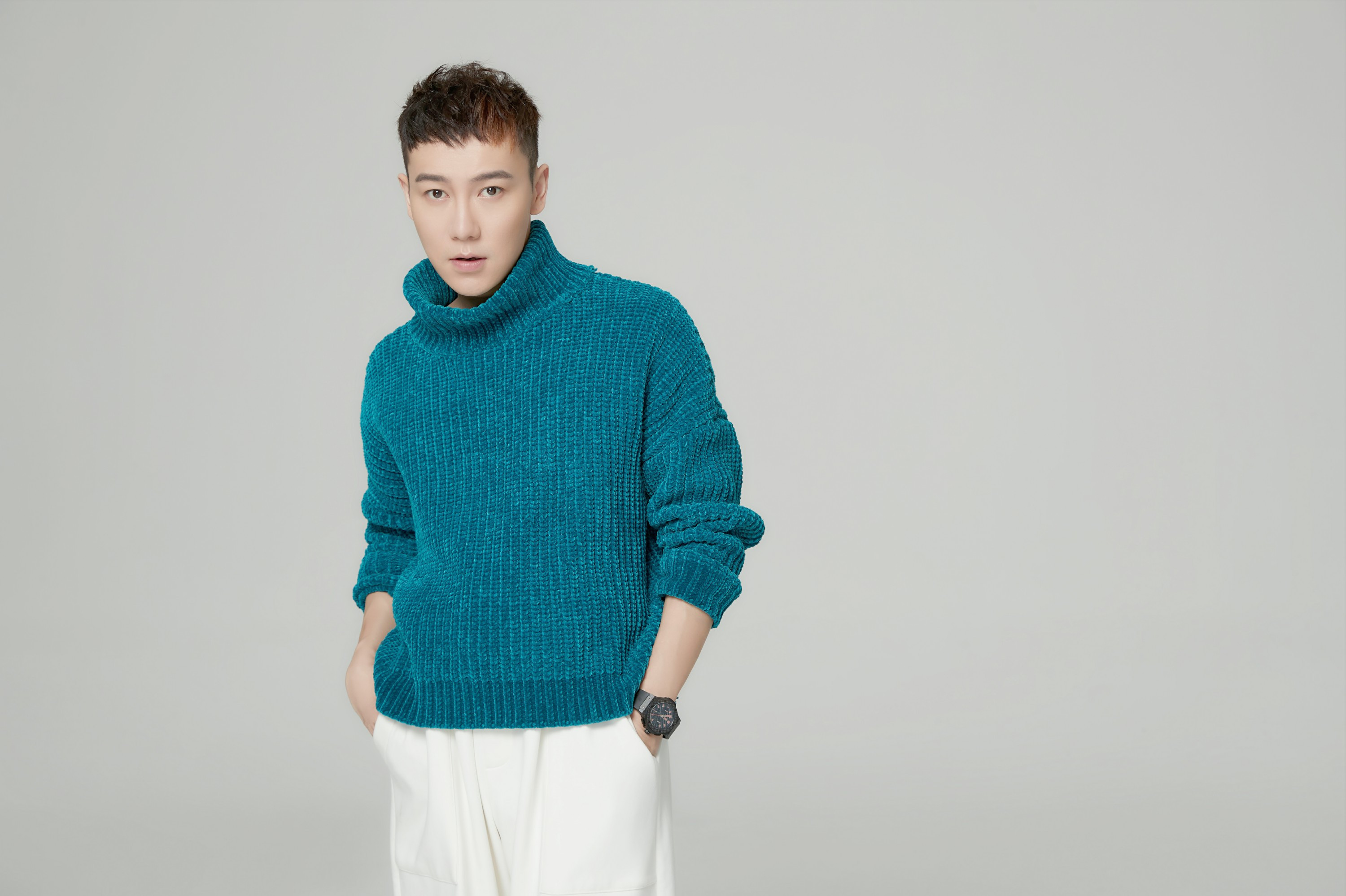 郭子渝最新秋日写真曝光二皇子殿下化身气质潮男