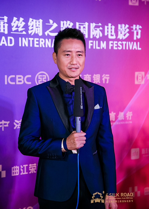 第五届丝绸之路国际电影节在西安电影制片厂盛大开幕,著名演员高峰携