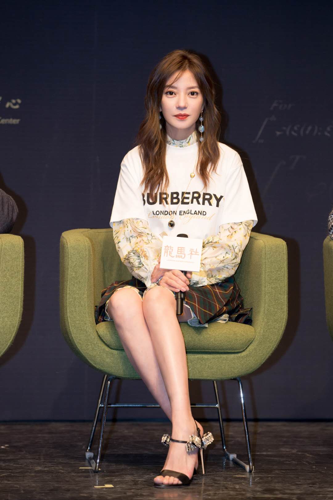 赵薇出席话剧《求证》见面会 首谈创作感悟畅聊角色塑造过程