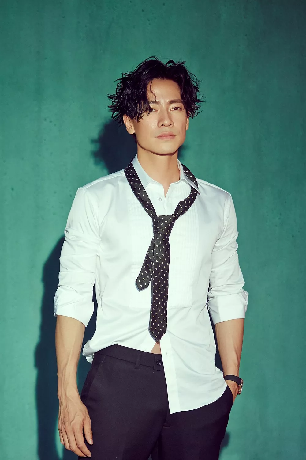 不同于塑造出的硬汉形象,生活中的阮圣文会更真实更文艺一些,他会去