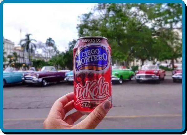 古巴人休闲时喜欢聚众饮用这种肥宅水,一人一瓶古巴可乐就能吹上一