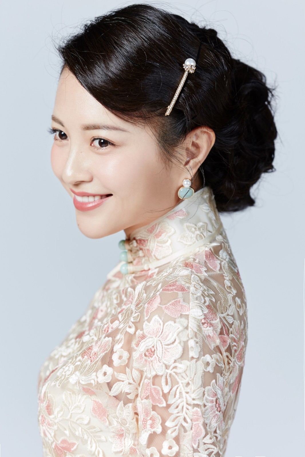 话剧潜伏曝主演定妆照包文婧翠平形象首公开