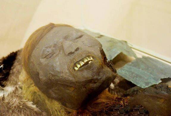 俄老太去世13年无人知晓窗户打开吹走尸臭味风干成木乃伊