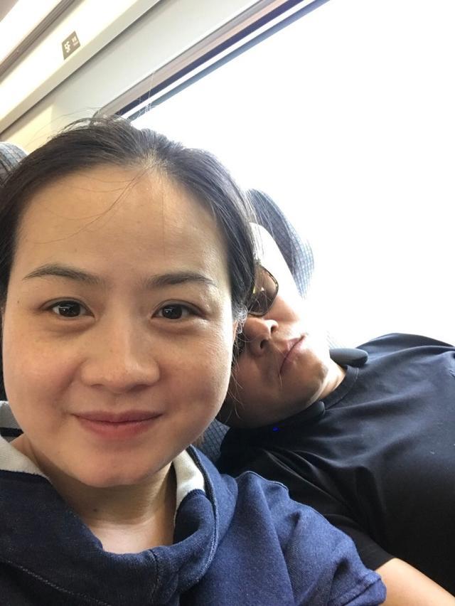 小岳岳老婆晒合影 夫妻相甜炸 360娱乐,你开心就好