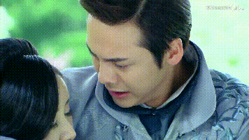 陈伟霆在《活色生香》里有一场哭戏,情绪大起大落,最后拼尽全力的一吻