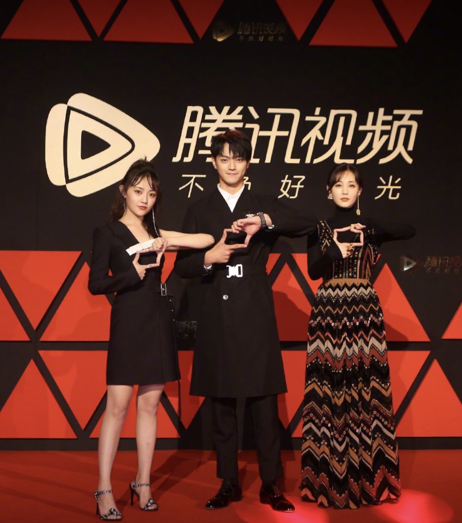 李一桐出席大唐女儿行活动一袭长裙惊艳吸睛