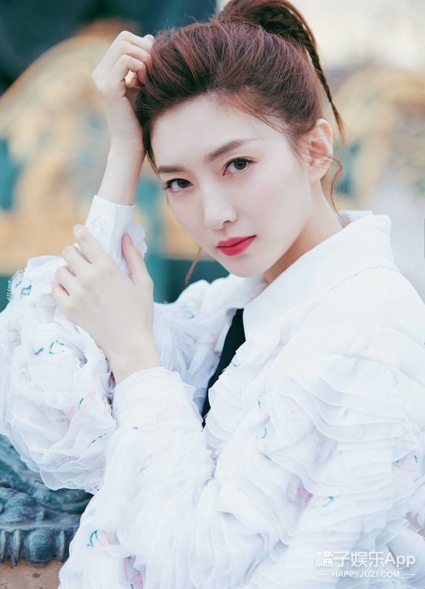 江疏影最新大片来袭全扎马尾好似一个俏皮少女