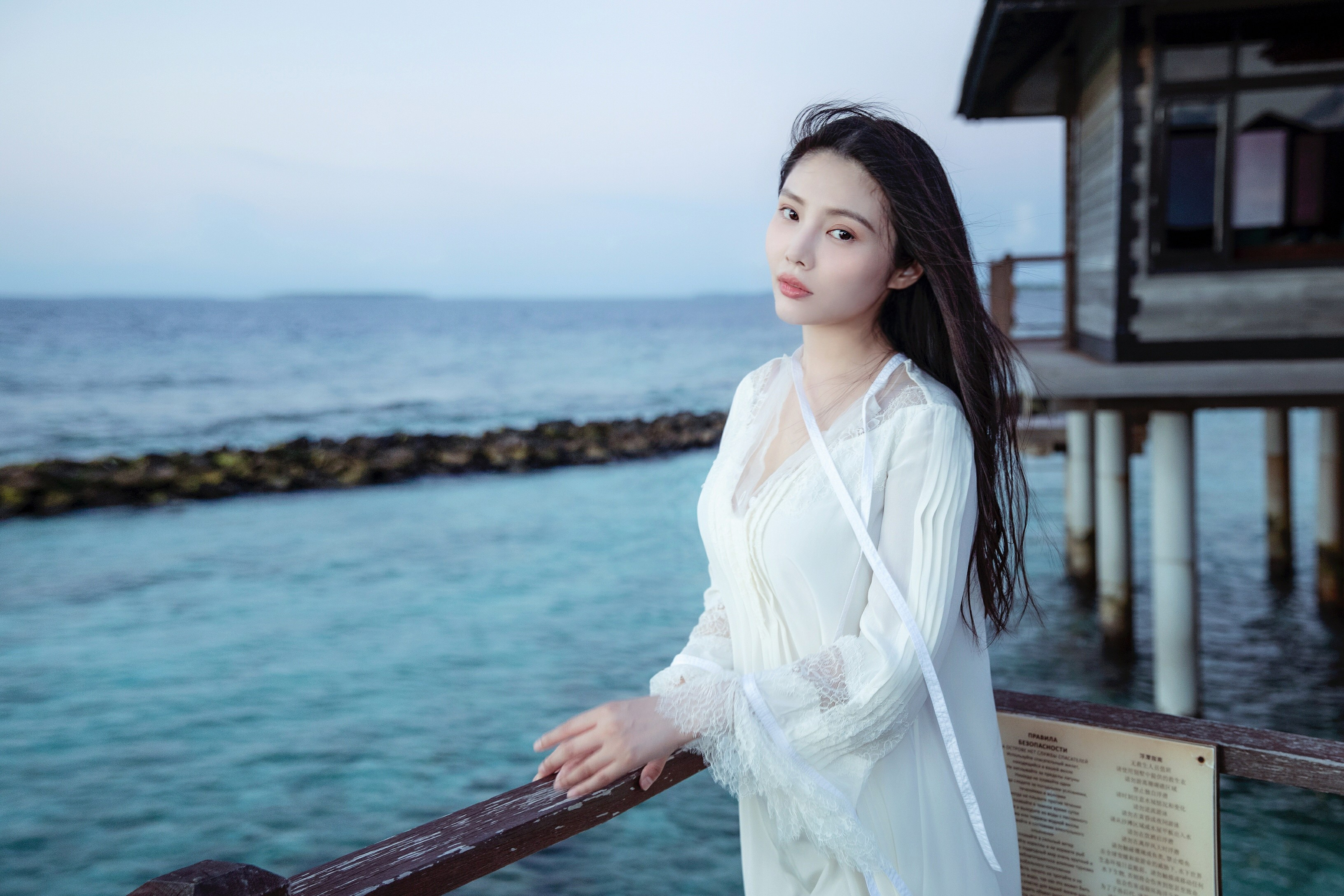 徐冬冬海风拂面颜值抗打壁纸写真灵动少女纯粹美妙