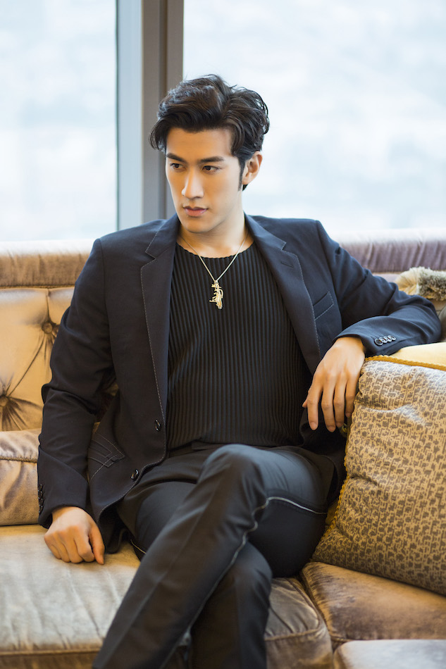 李治廷白发王妃曝片花自嘲耐撕话唠与角色反差