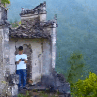 爆笑GIF：到山顶，终于有信号了！ - 360娱乐，你开心就好