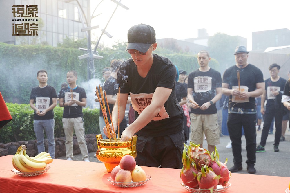 科幻悬疑超级网剧《镜像追踪》正在火热拍摄中,期待张赫演绎的痞帅