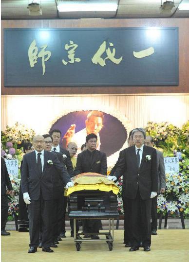 香港影坛一代宗师，因一事与成龙李连杰反目成仇，葬礼上未见两人- 360娱乐