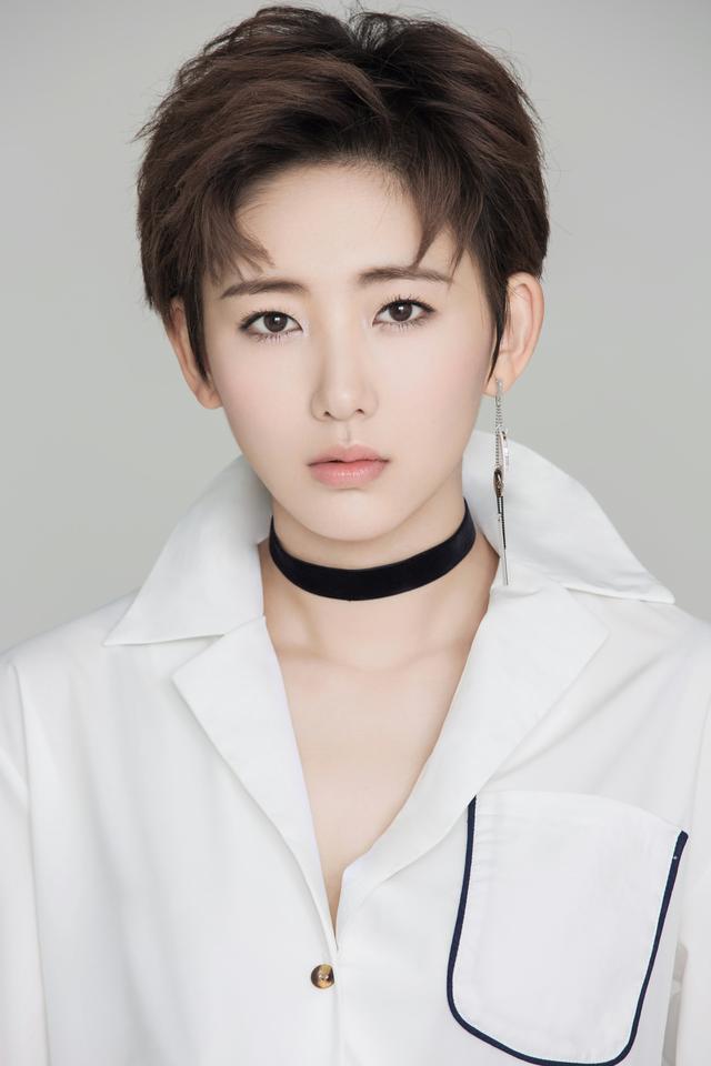 赵思最新时尚大片曝光可攻可甜百变魅惑