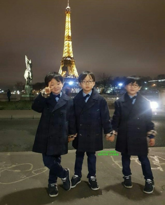 宋家三胞胎近照超可爱从萌娃变帅哥你的表情包该更新啦